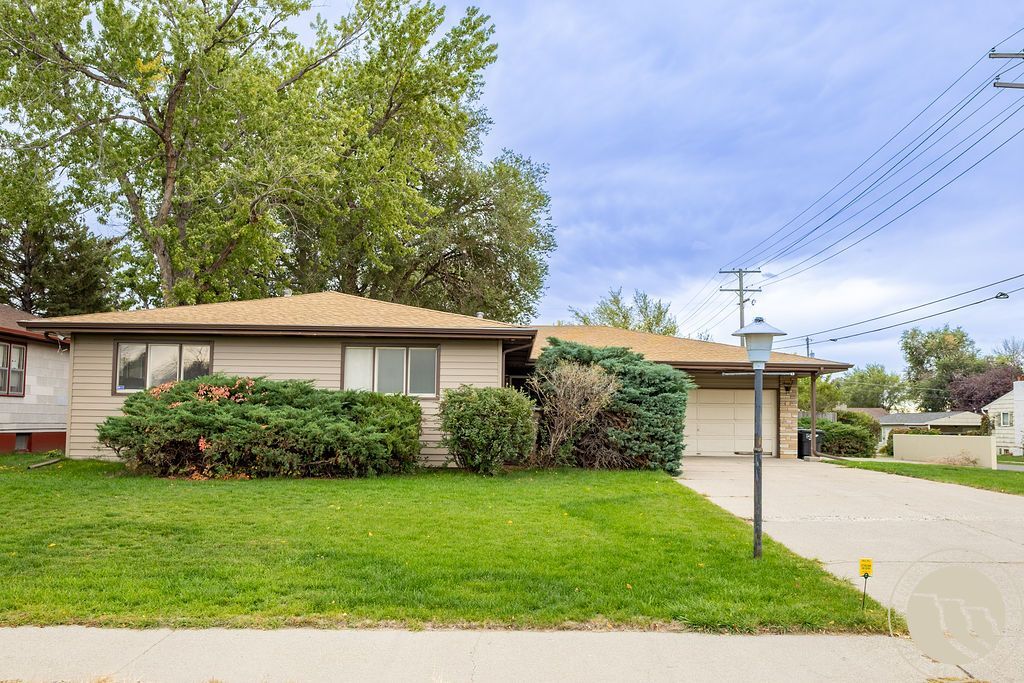 Property Photo:  844 Burlington Avenue  MT 59102 