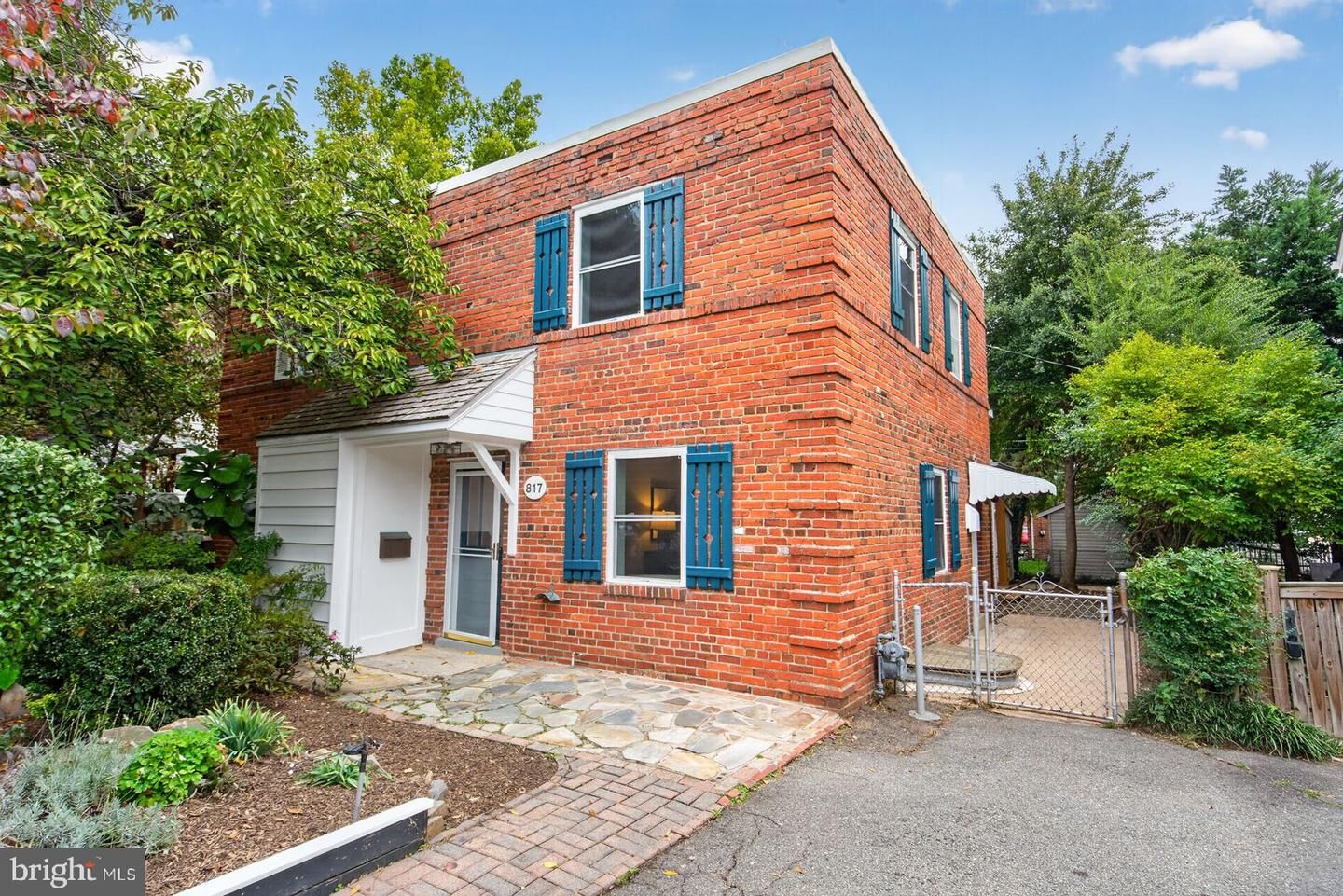 Property Photo:  817 S Irving Street  VA 22204 