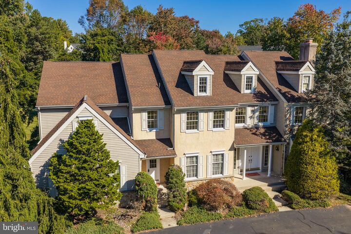 Property Photo: 724 Meadowcreek Circle PA 19002