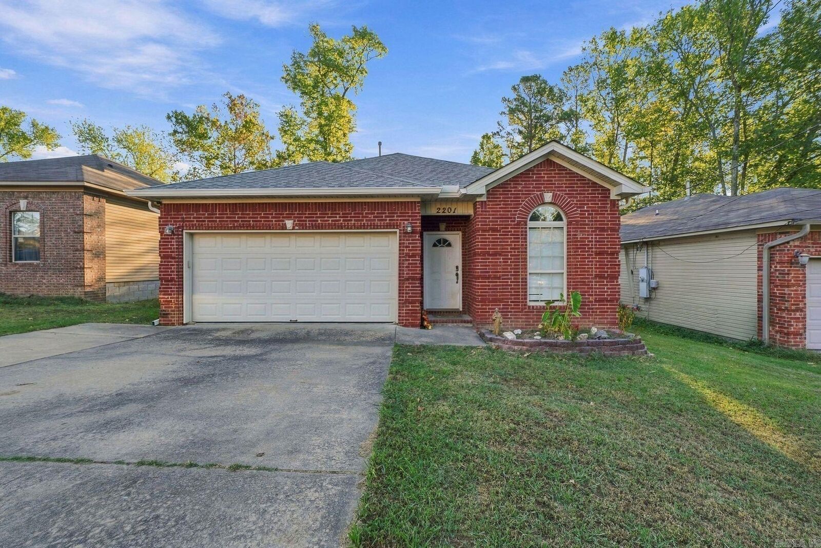 Property Photo: 2201 Wilson Rd AR 72205