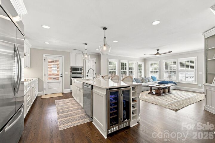 Property Photo: 1901 Runnymede Lane NC 28211