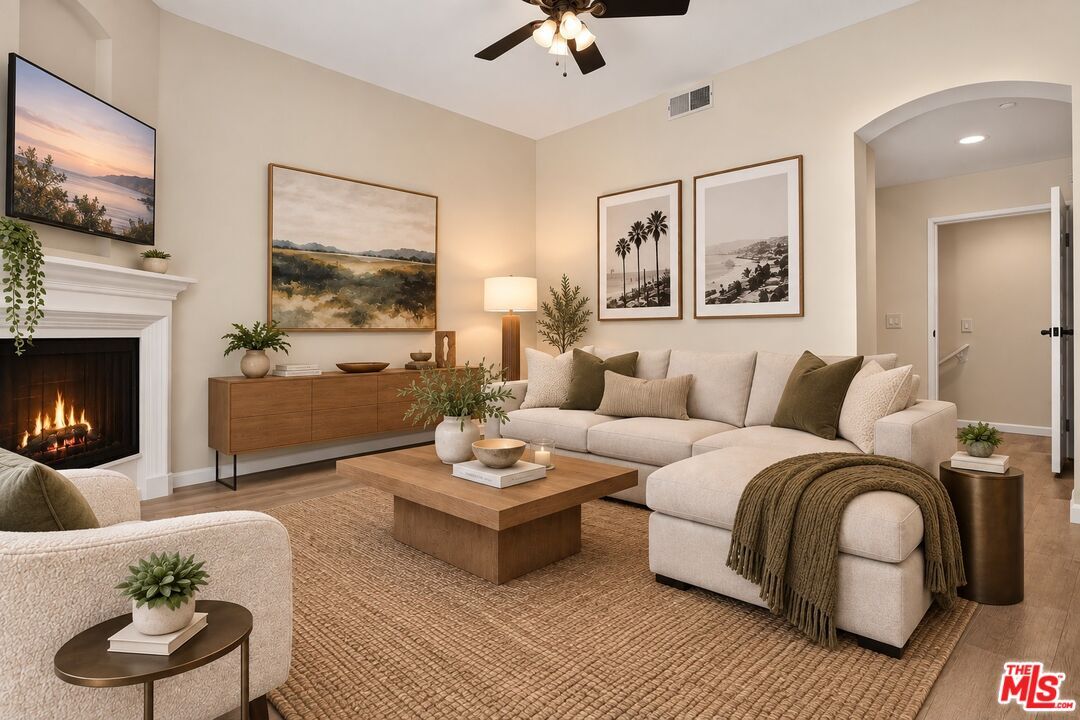 Property Photo: 11112 La Maida St, Unit 14 CA 91601