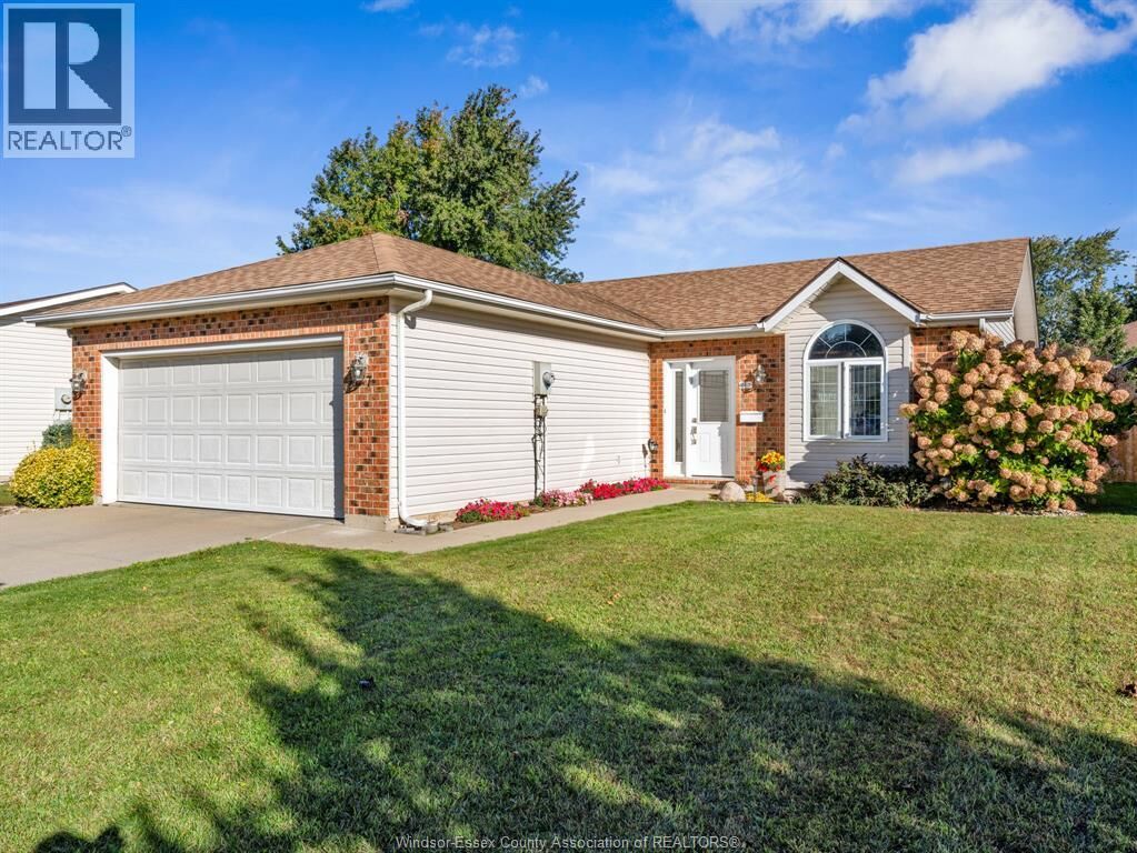 Property Photo:  27 Eastgrove  ON N8H 5J7 