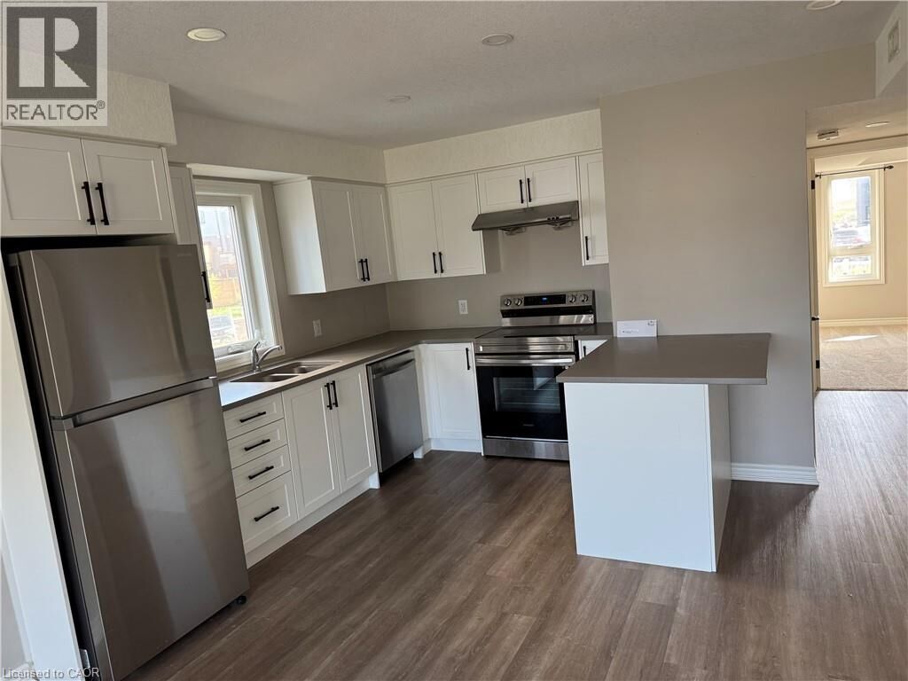 Property Photo: 265 Chapel Hill Drive 39 ON N2R 0S4