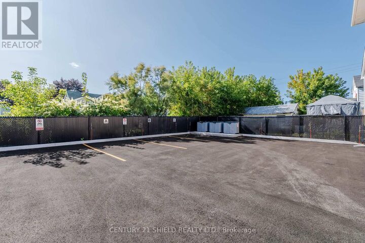 Property Photo:  1234 Cumberland Street C  ON K6J 4K5 