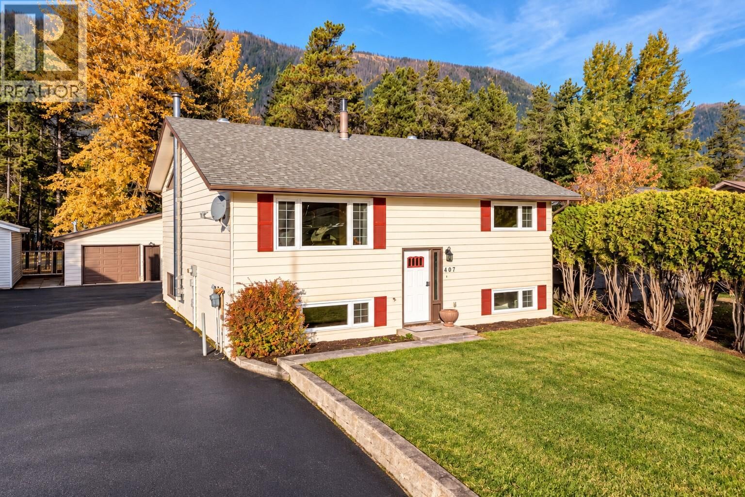 Property Photo:  407 Maple Street  BC V0B 2G0 