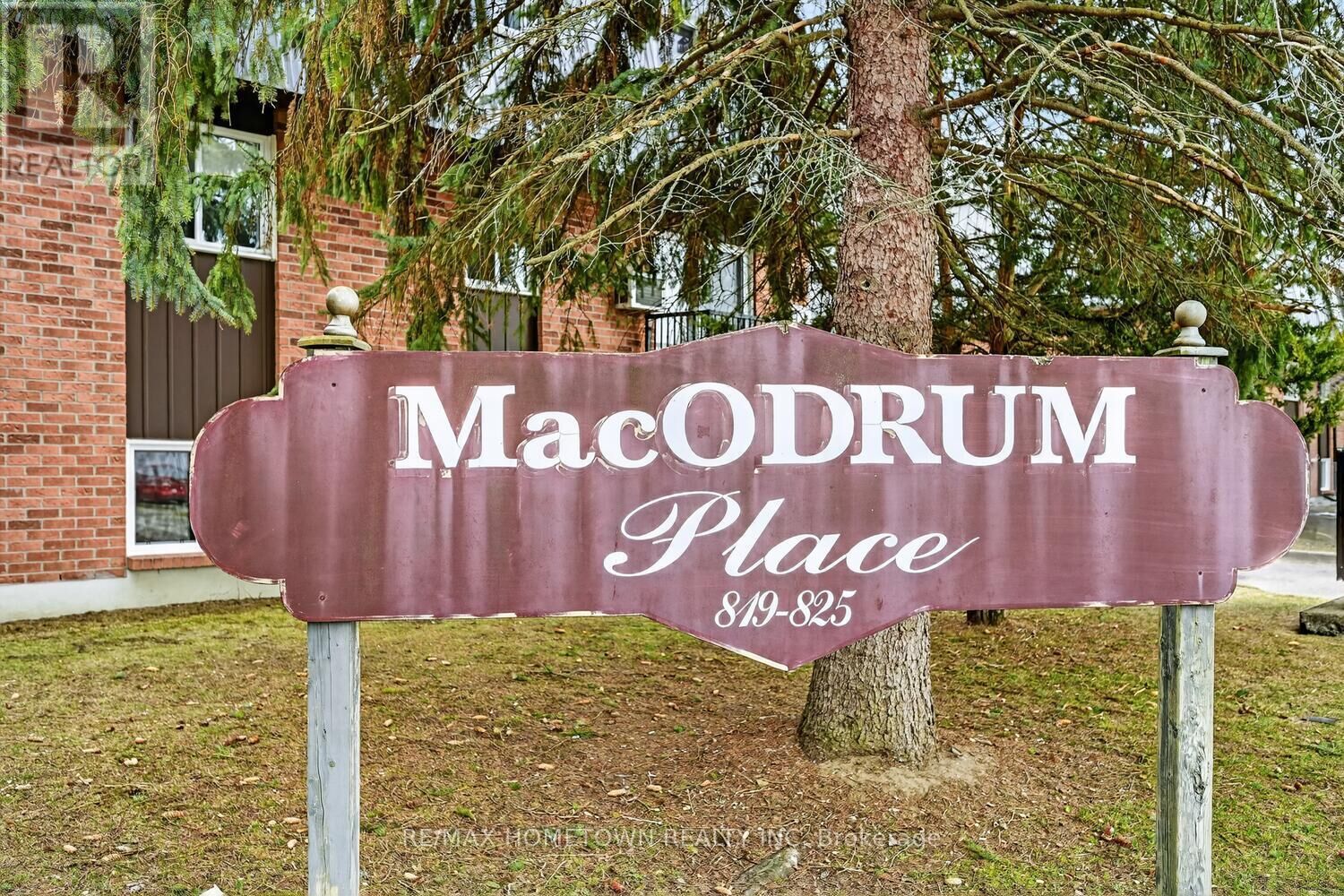 Property Photo:  819 Macodrum Drive 8  ON K6V 6P6 