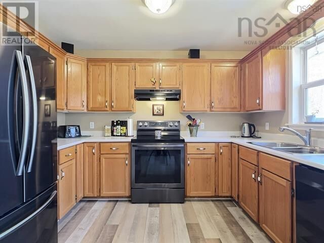 Property Photo: 17 Menlow Court NS B6L 6L9