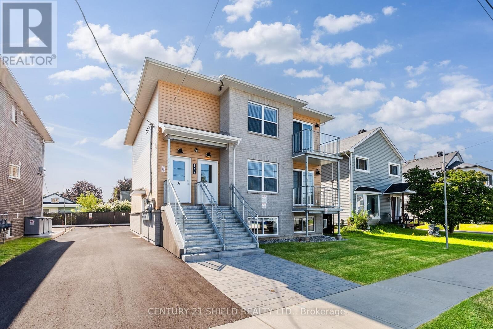 Property Photo:  1234 Cumberland Street A  ON K6J 4K5 