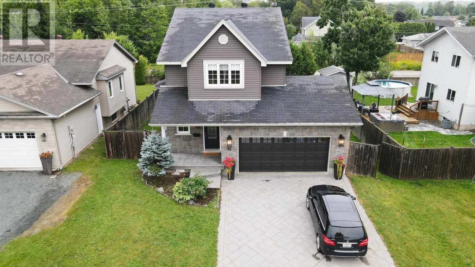 Property Photo:  96 Ruscio Cres  ON P6A 6H5 