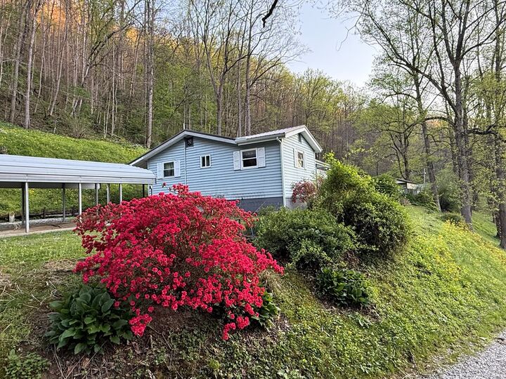 Property Photo: 2390 Collins Hwy KY 41501