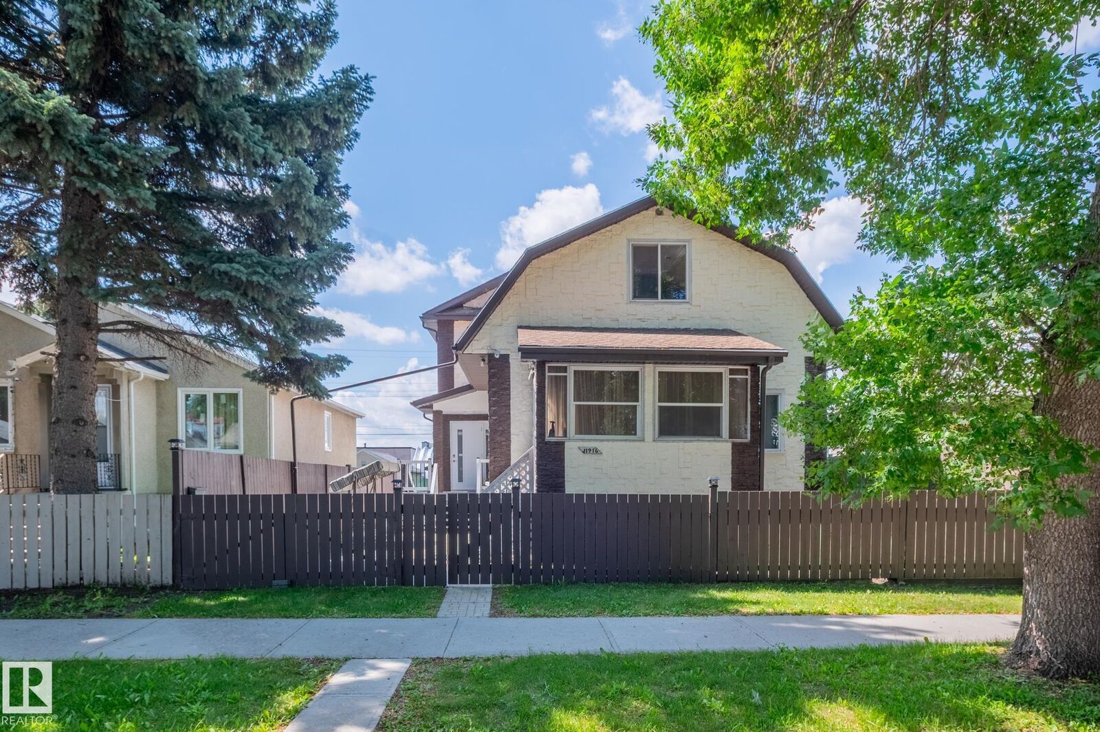 Property Photo:  11916 71 Street NW  AB T5B 1W7 