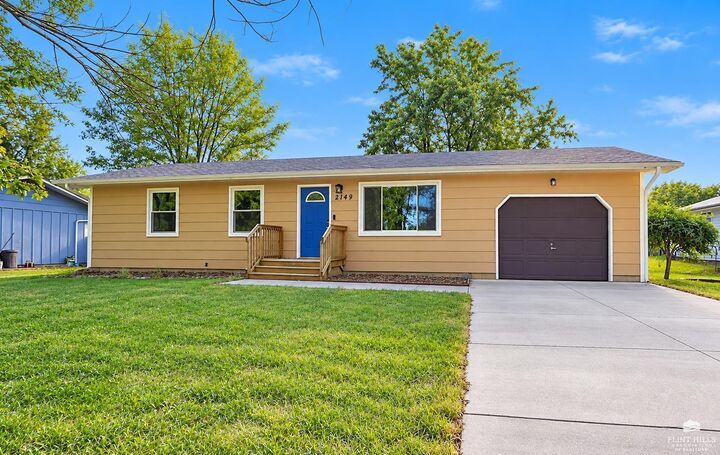Property Photo: 2149 Griffith Terrace KS 66502