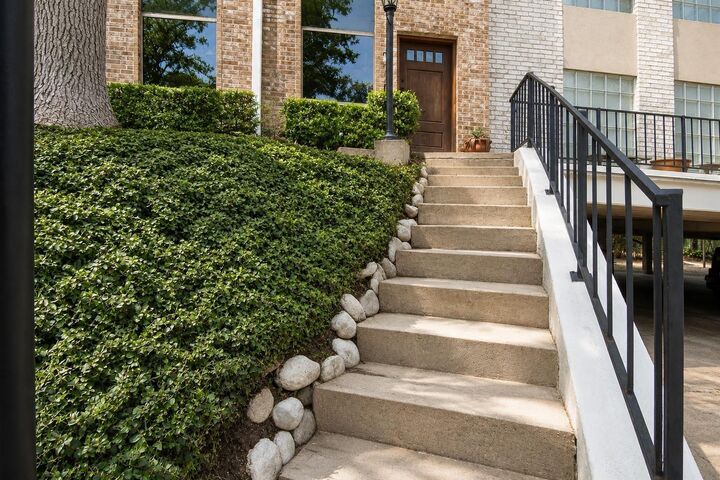 Property Photo: 1802 Stoney Brook Drive 104 TX 77063