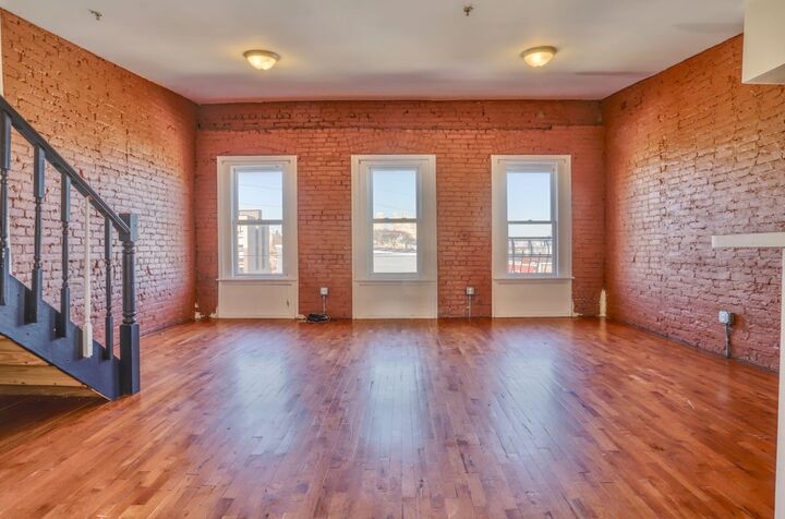 Property Photo: 37 Harmon St 3 NJ 07304