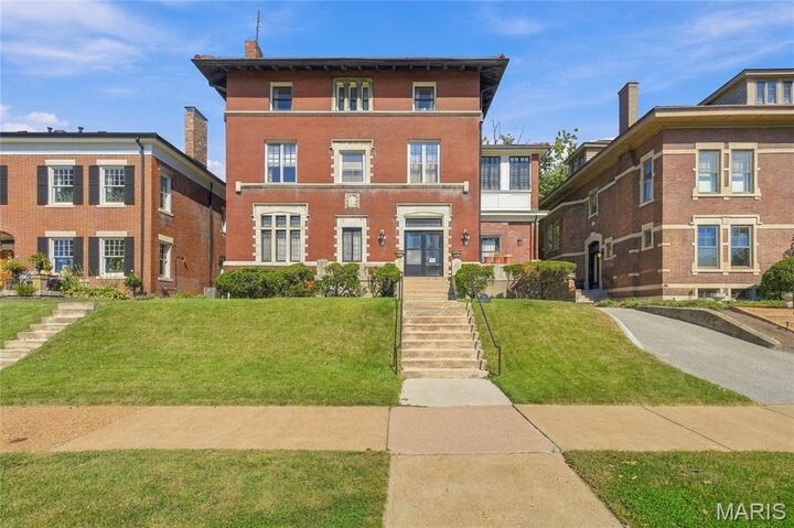 Property Photo: 57 Kingsbury Place MO 63112