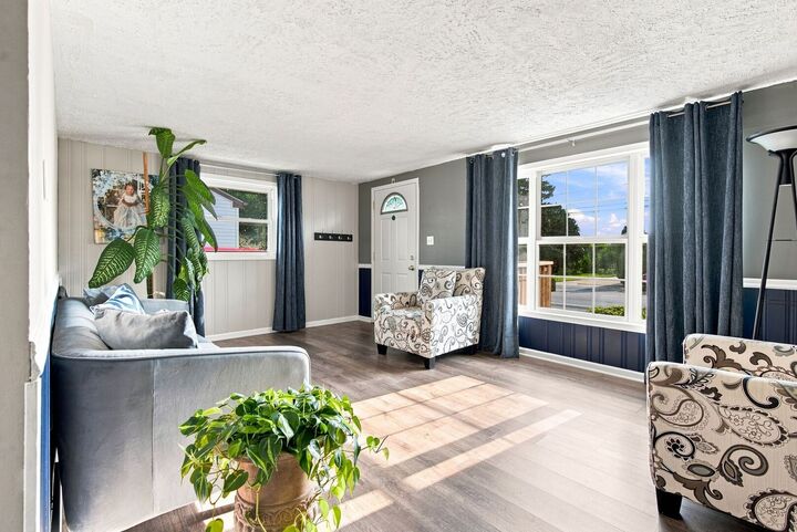 Property Photo: 913 Church Road IL 60505