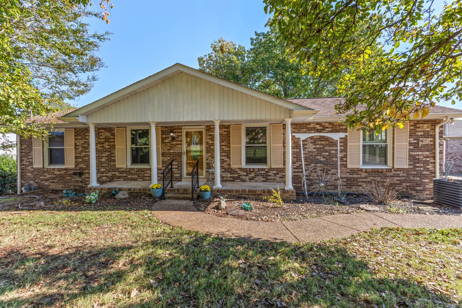 Property Photo: 491 Lake Forest Dr TN 37122