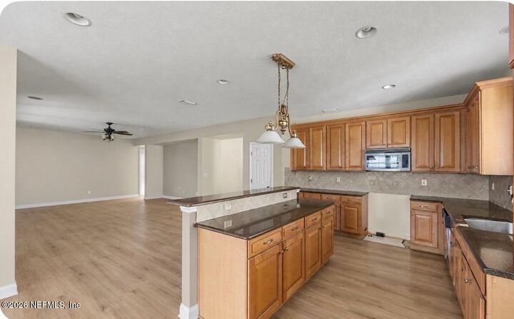 Property Photo: 12337 Cardinal Creek Drive FL 32218