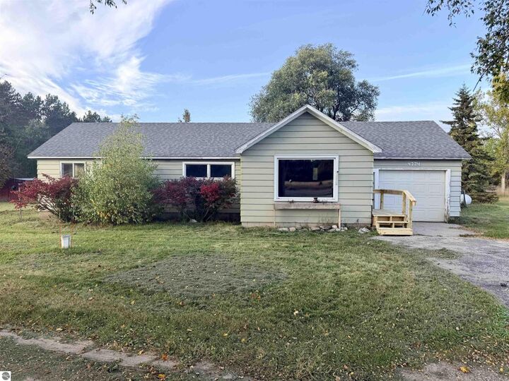 Property Photo:  4774 W 16 Road  MI 49668 