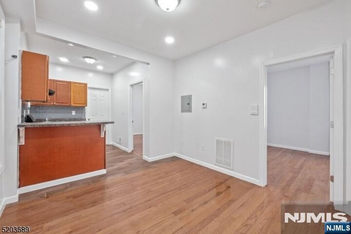 Property Photo:  346 Sanford Avenue  NJ 07106 