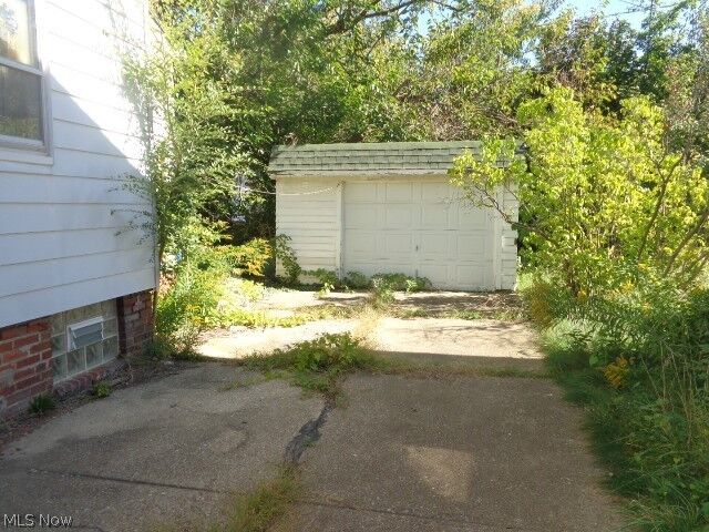 Property Photo: 1459 Larchmont Road OH 44110