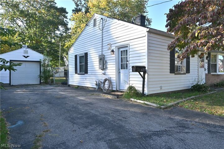 Property Photo:  1025 Thayer Avenue  OH 44004 