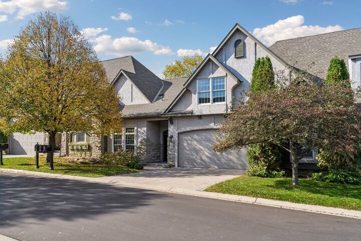 Property Photo:  189 Stonebridge Court  MN 55118 