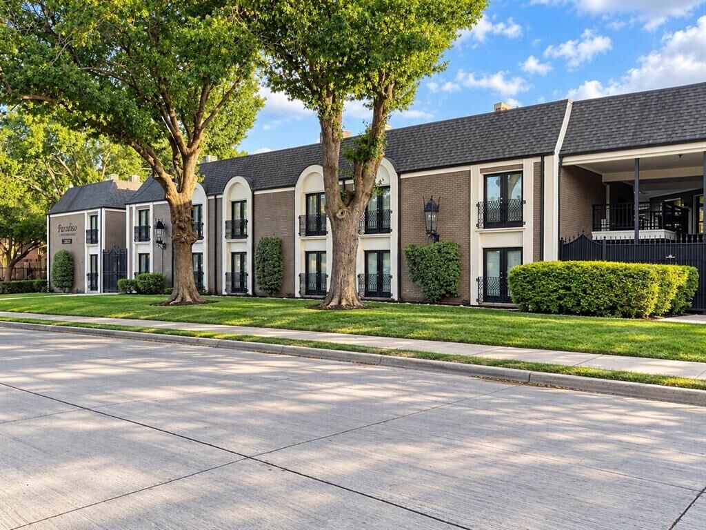 Property Photo:  7730 Meadow Park Drive 222  TX 75230 