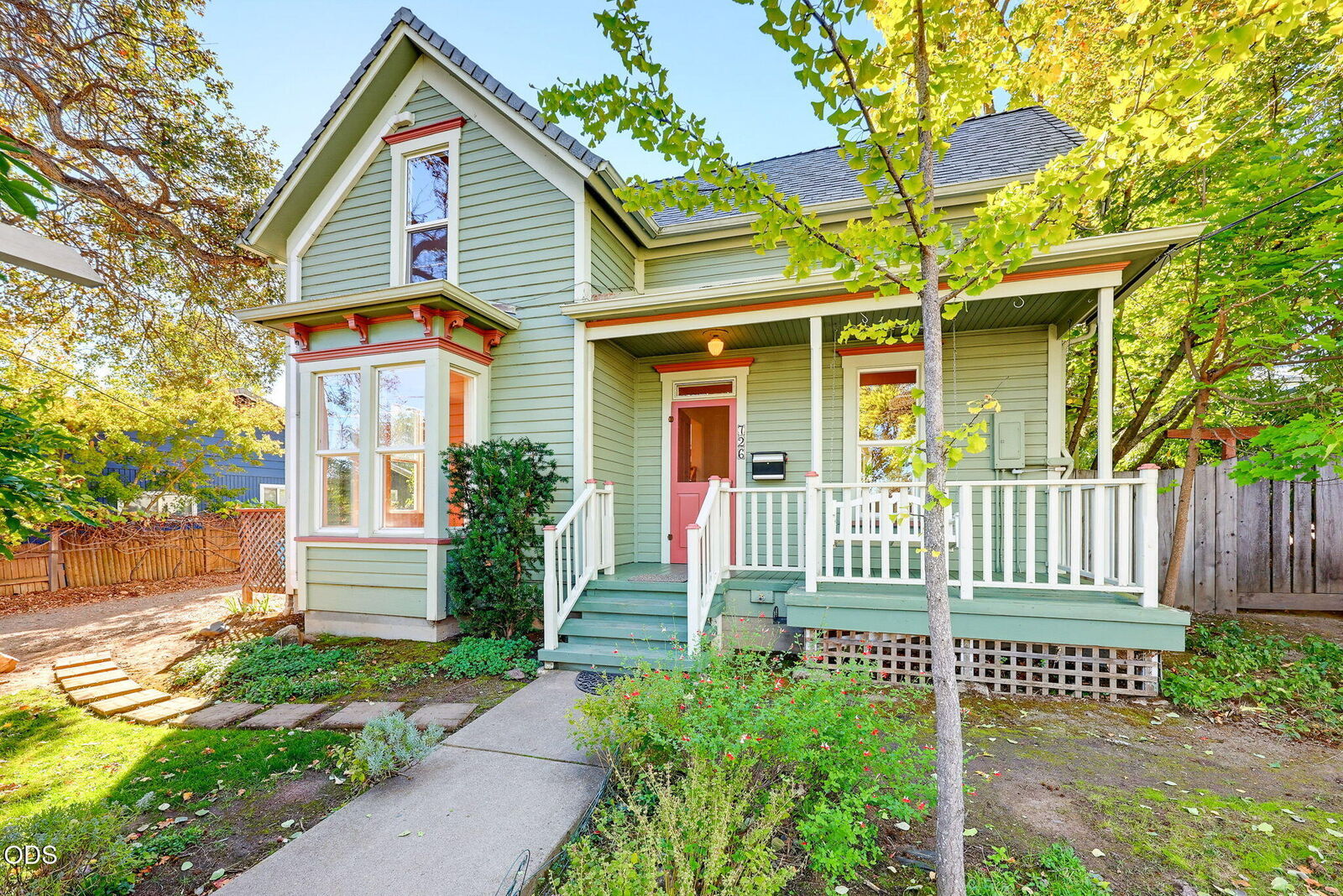 Property Photo: 726 Iowa Street OR 97520
