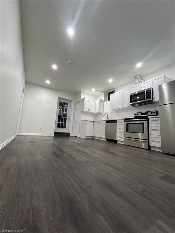 Property Photo:  31 Sofitel Drive  ON N2R 0J3 