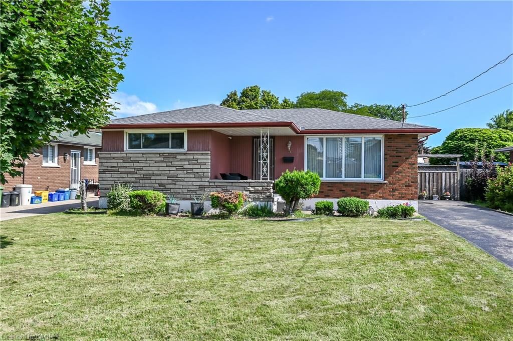 Property Photo:  5 Kentley Drive  ON L8H 2R6 