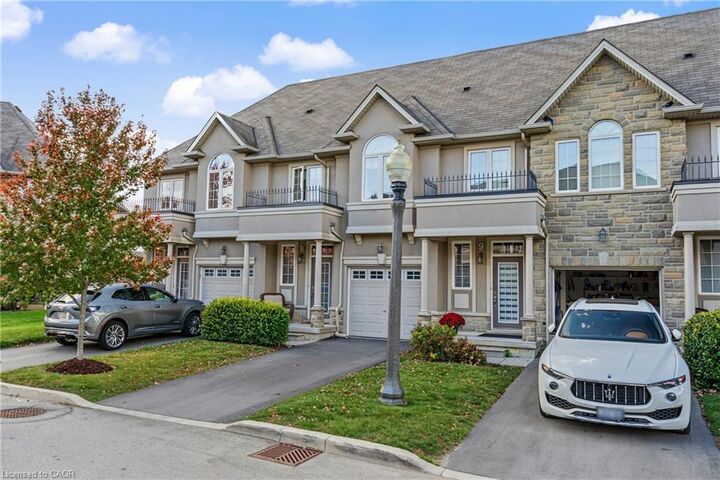 Property Photo:  370 Stonehenge Drive 8  ON L9K 0H9 