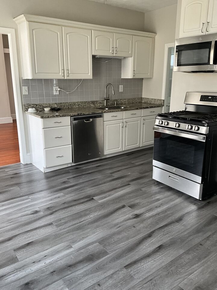 Property Photo: 194 Concord St 2 MA 01852