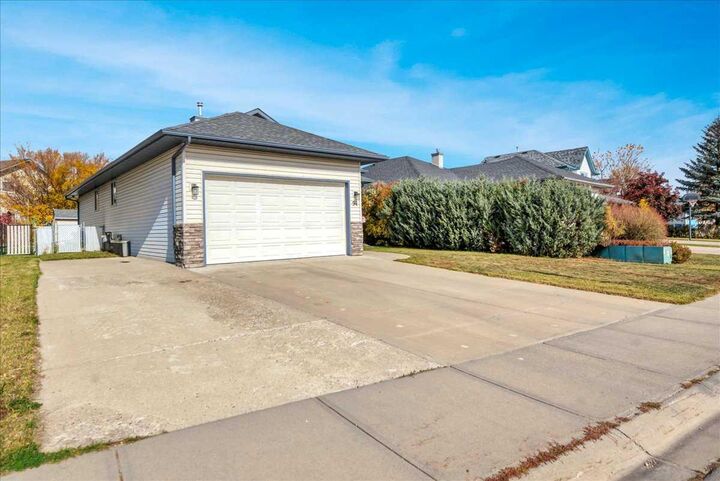 Property Photo:  94 Parklane Drive  AB T1P 1R2 