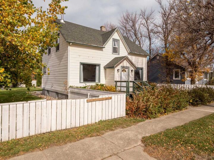 Property Photo:  119 Kipp Street  AB T0L 1S0 