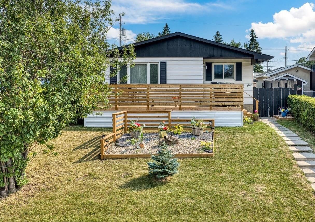 Property Photo:  4123 30 Avenue SE  AB T2B 0H3 