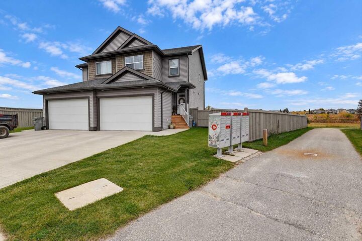 Property Photo:  10102 85A Street  AB T8X 0R1 