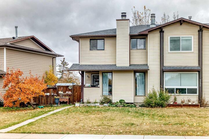 Property Photo:  240 Jensen Drive NE  AB T4B 1P6 