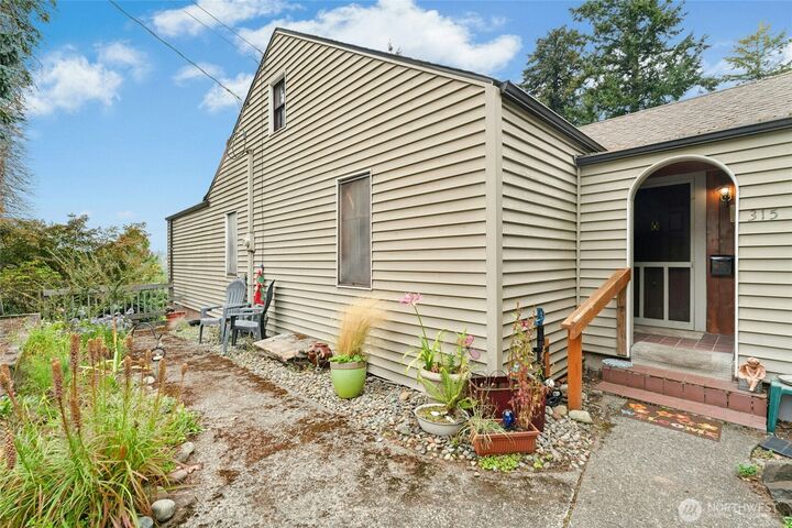 Property Photo: 315 24 Avenue SW WA 98501