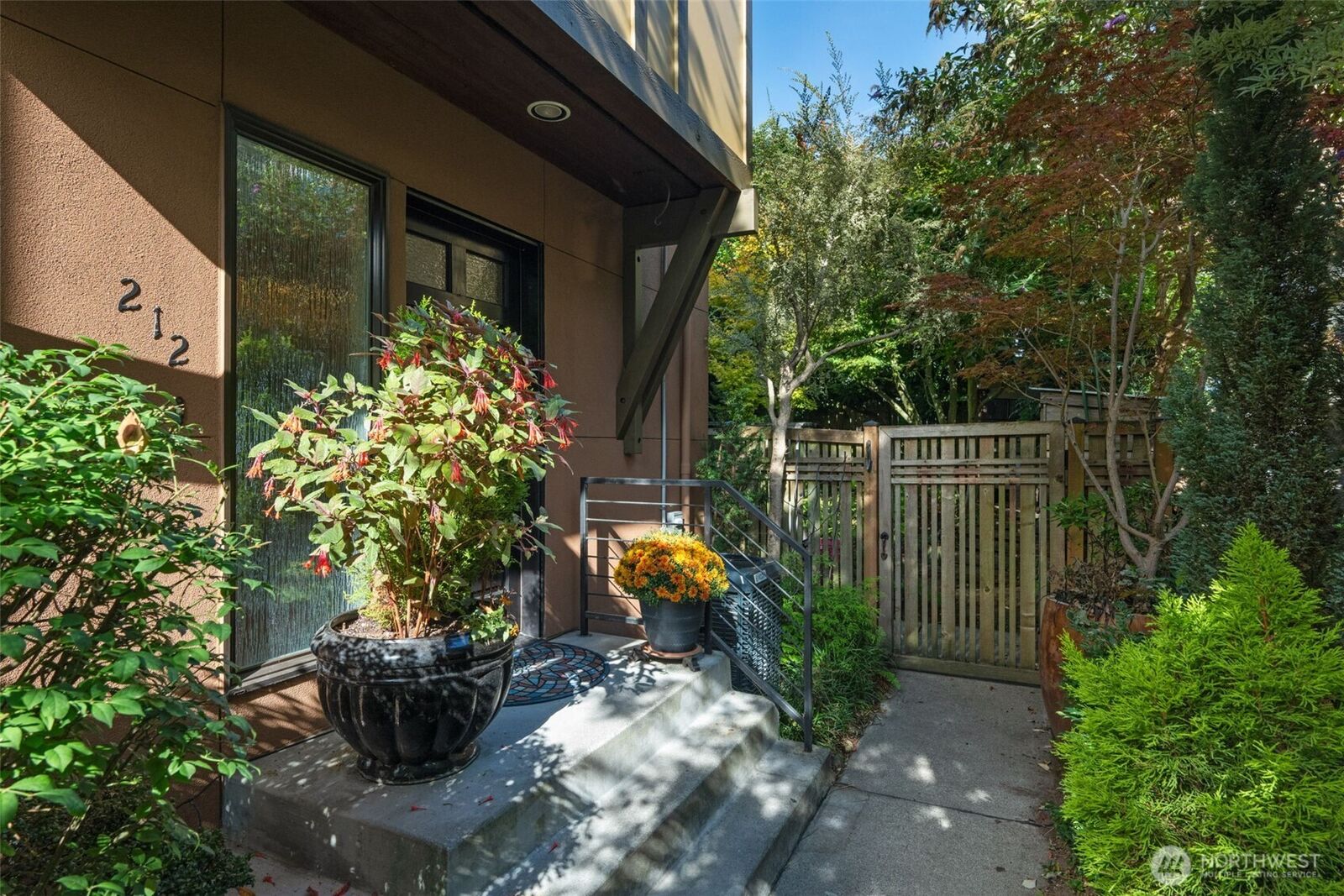 Property Photo: 212 N 45th Street WA 98103