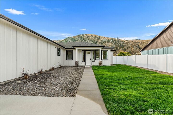 Property Photo:  3890  Stayman Flats Road  WA 98816 