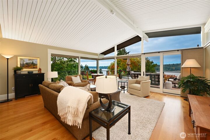 Property Photo: 7731 SE 58th St WA 98040