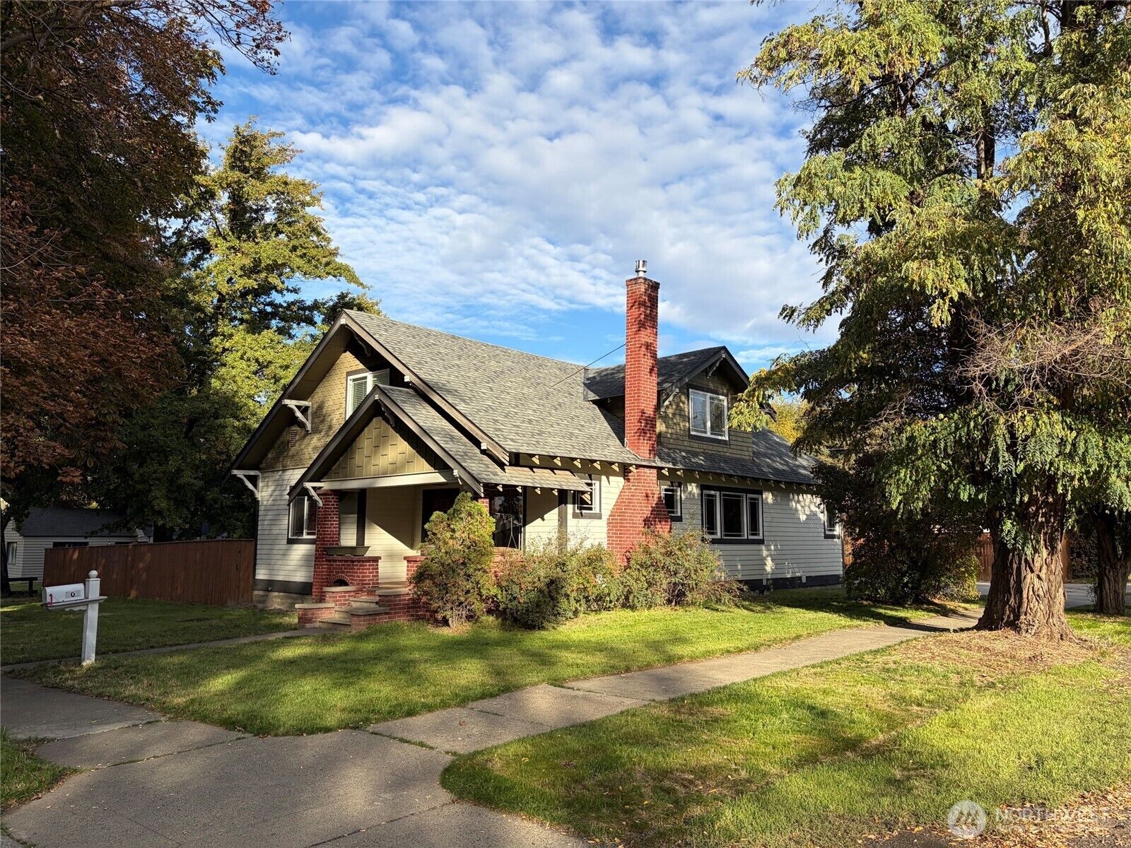 Property Photo: 201 W 10th Avenue WA 98926