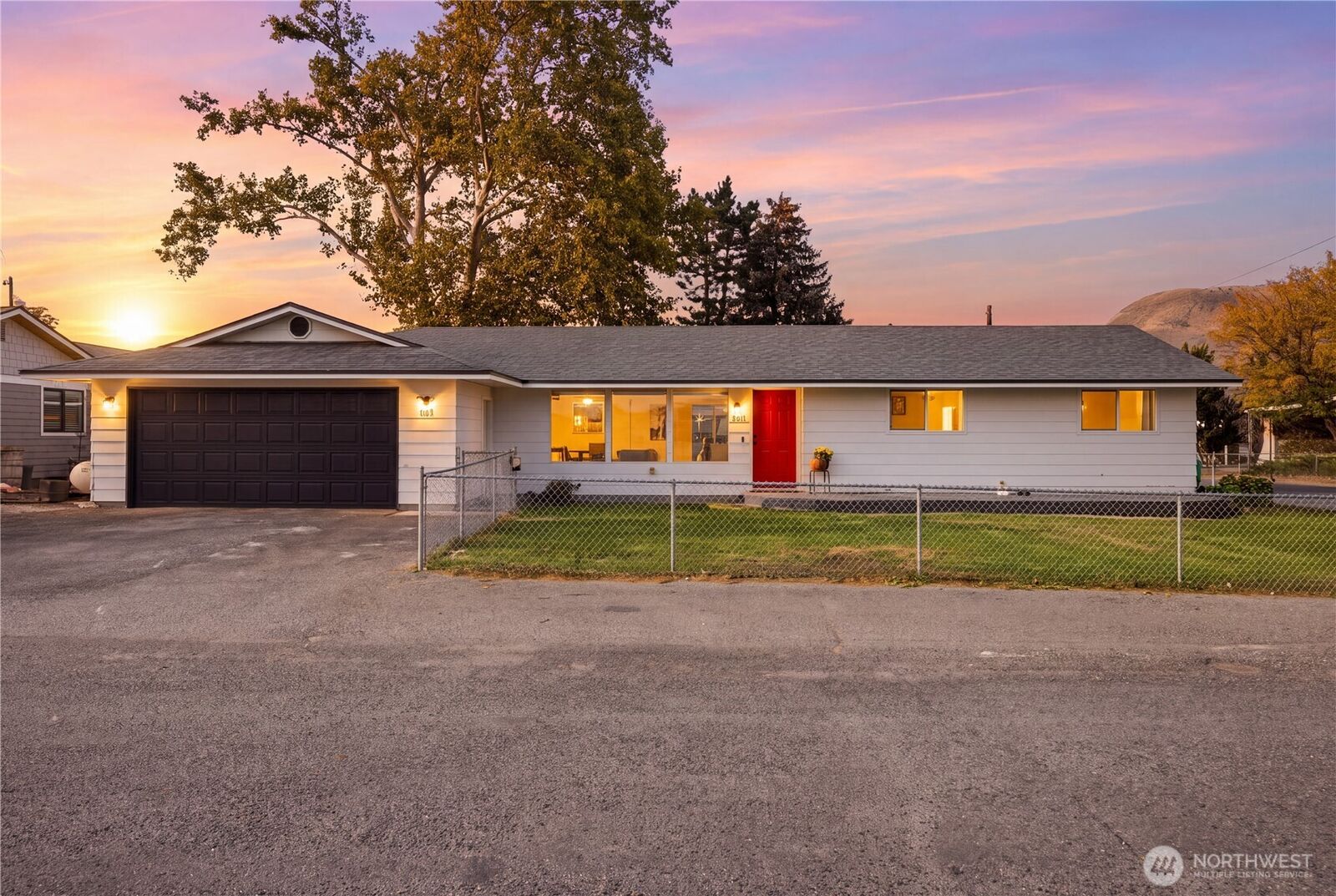 Property Photo:  501  1st Street S  WA 98812 
