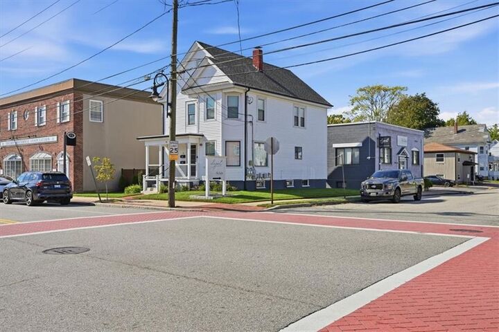 Property Photo:  41 Rolfe Square  RI 02910 