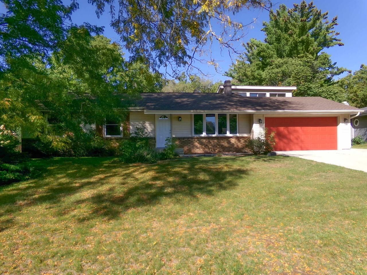 Property Photo: 2855 Chatsworth Drive WI 53511