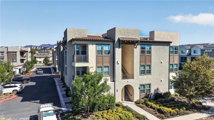 Property Photo: 1500 Lasso Way 304 CA 92694