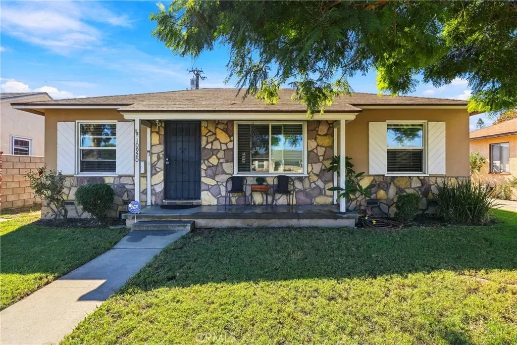 Property Photo: 10920 Hayford Street CA 90650