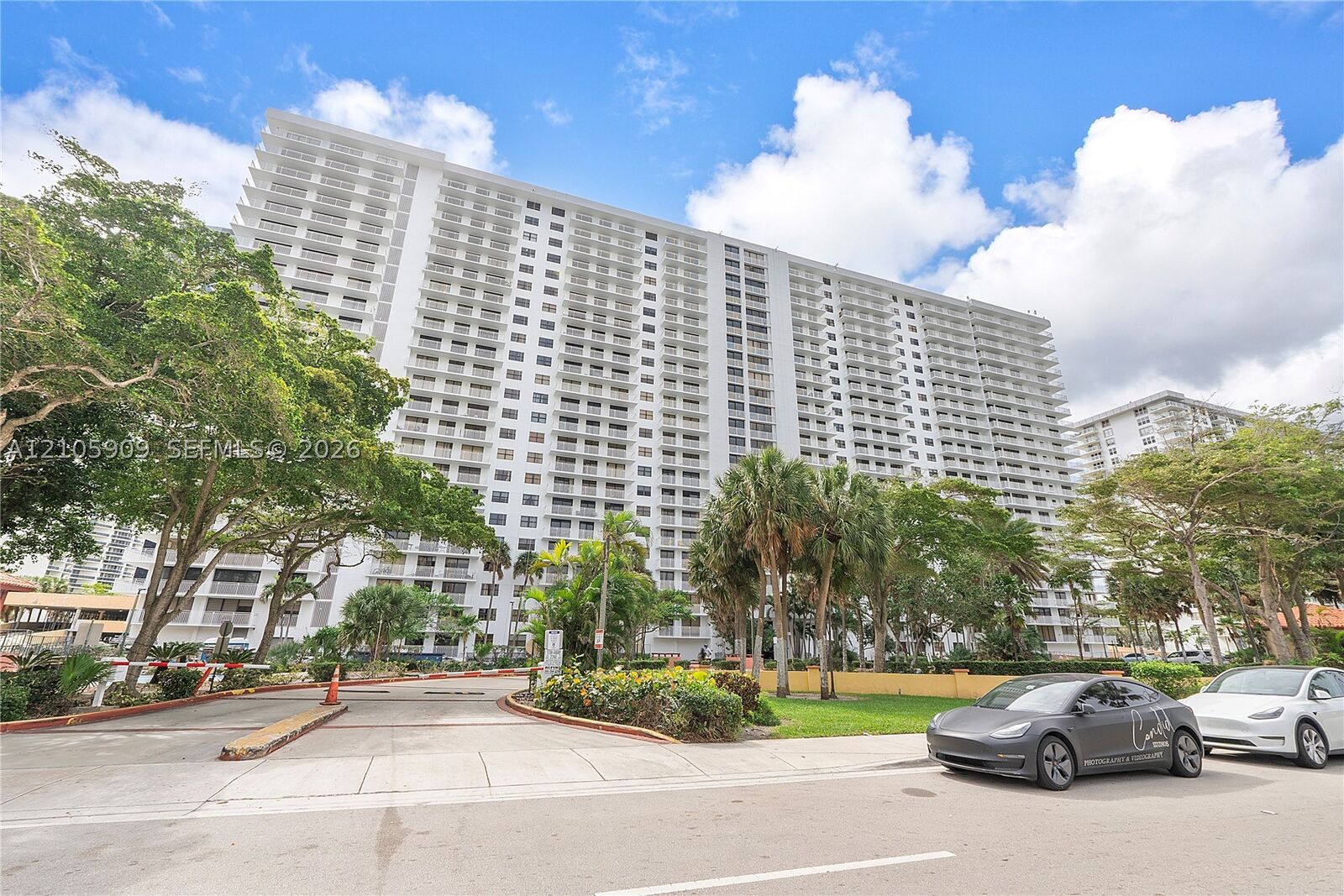Property Photo:  210 174th St 1610  FL 33160 